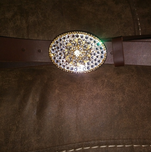 Womans belt with buckle - Picture 2 of 5